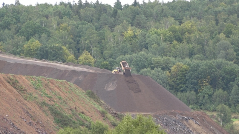 Skarżą się na działalność pobliskiej kopalni odkrywkowej melafiru - fot. Piotr Mróz