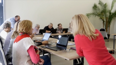 Seniorzy z powiatu karkonoskiego poznawali tajniki internetu