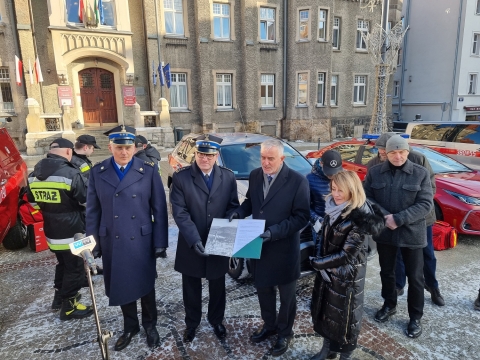 Wałbrzych: Nowe samochody dla straży pożarnej kupione w ramach budżetu obywatelskiego - 2