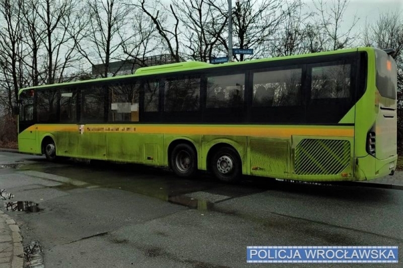Kierowca podmiejskiego autobusu miał 0,6 promila alkoholu - fot. Policja Wrocław