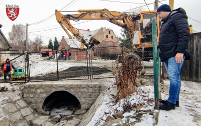 Remontują jedną z ważniejszych dr&oacute;g w Kłodzku