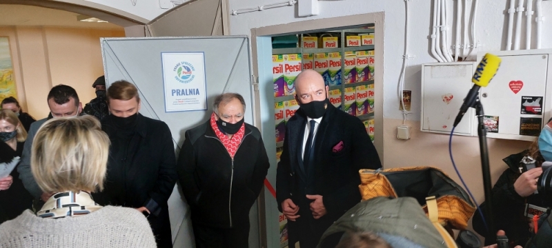 Pralnia społeczna dla bezdomnych oficjalnie otwarta - fot. Beata Makowska