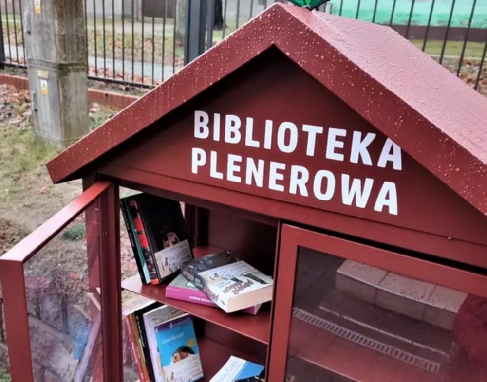 W Polkowicach stanęły biblioteczki plenerowe - fot. MGBP