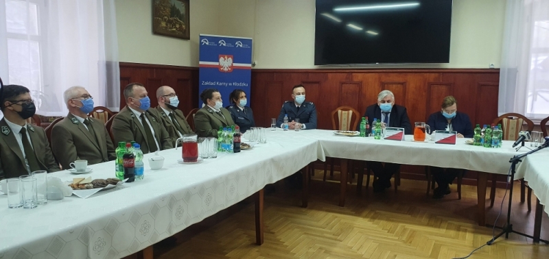 Więźniowie do lasu. Zamiast siedzieć w celach dostaną pracę w nadleśnictwie - Fot: Piotr Mróz