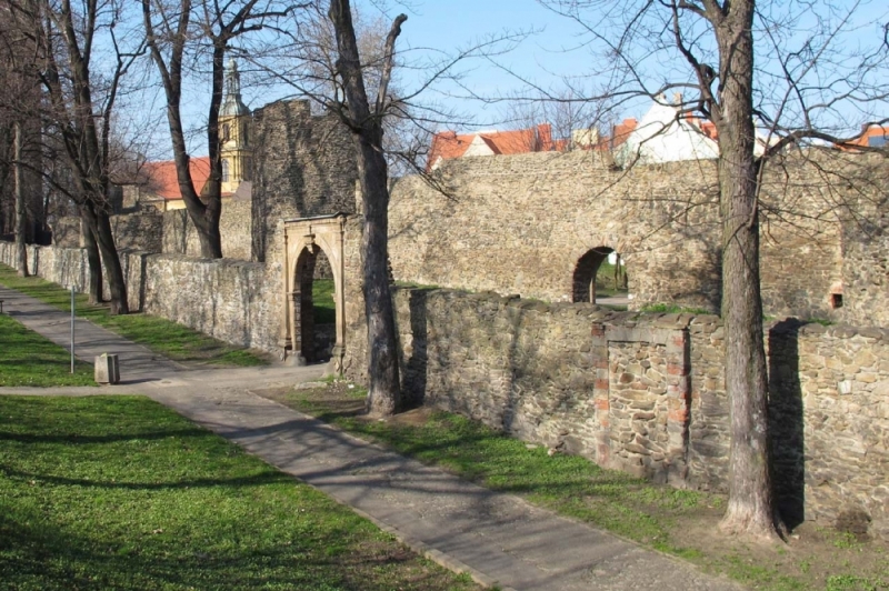 Mury miejskie Dzierżoniowa przejdą gruntowną renowację - fot. Wikimedia Commons