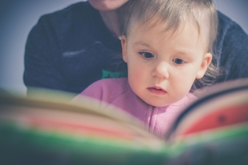 "Supermoc książek w domu". Zachęcają do czytania dzieciom - zdjęcie ilustracyjne; fot. pixabay