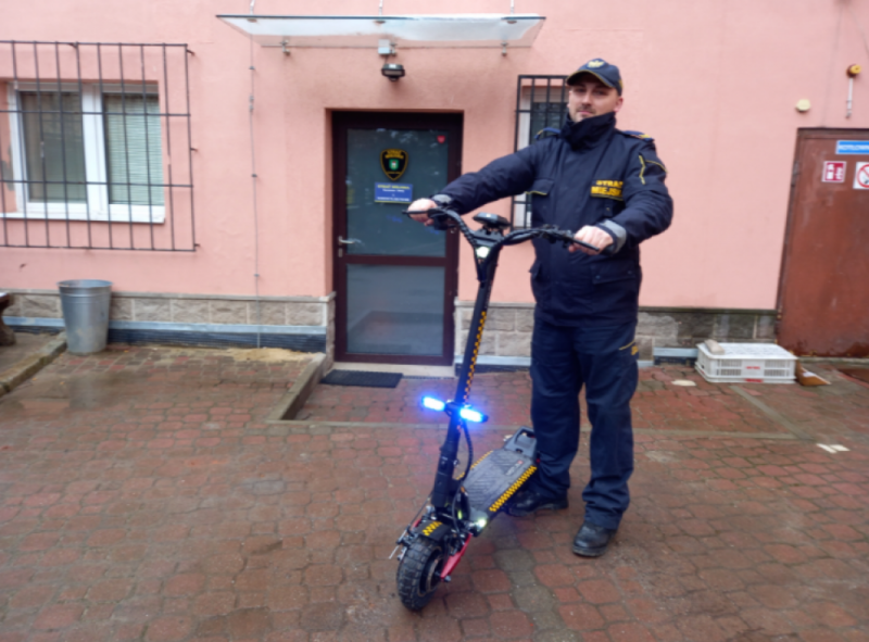 Patrol na hulajnodze. Strażnicy mają nowy pojazd - fot. Barbara Szeligowska