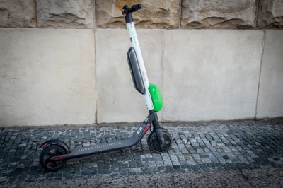 Legnica bez roweru miejskiego, ale z hulajnogami. Dotarły też do Lubina