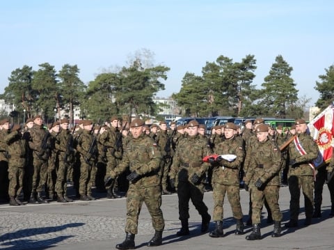 „Przysięgam służyć wiernie Rzeczypospolitej Polskiej, bronić jej niepodległości i granic” - 2
