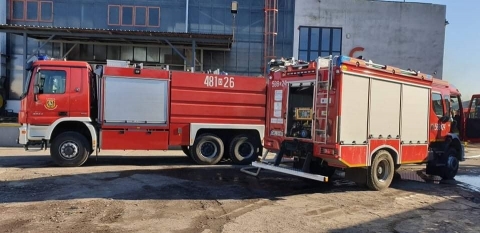 Niebezpieczny pożar w Ścinawie - strażacy bronią sąsiednich budynków [ZDJĘCIA] - 3