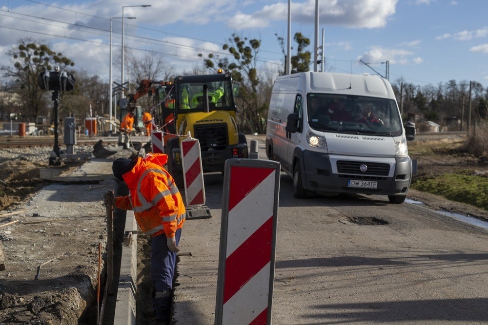 Wrocław: Ulica Konduktorska częściowo nieprzejezdna – fot. Tomasz Hołod/www.wroclaw.pl