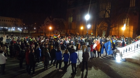 Dolnoślązacy solidaryzują się z Ukrainą - wiece we Wrocławiu i Legnicy [ZDJĘCIA] - 6