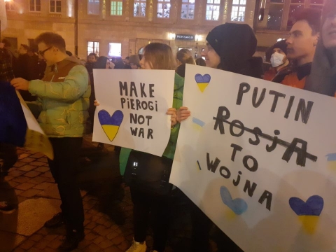 Dolnoślązacy solidaryzują się z Ukrainą - wiece we Wrocławiu i Legnicy [ZDJĘCIA] - 1