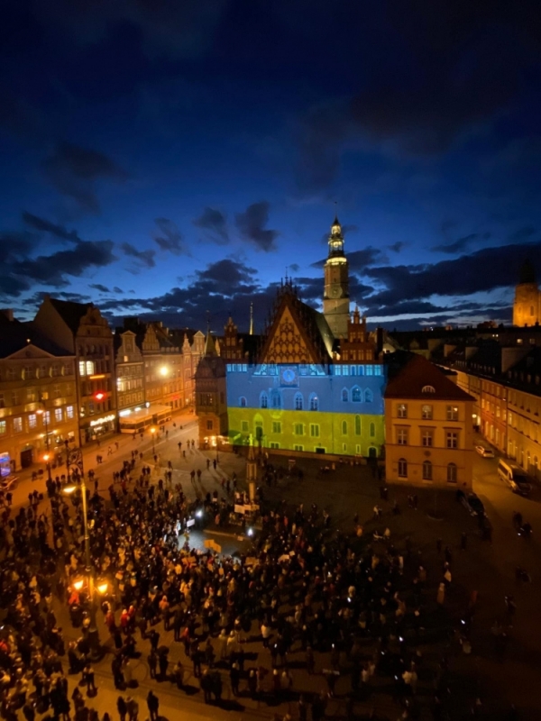 Stop wojnie - wrocławianie znowu manifestują pod pręgierzem - fot. UM Wrocław 