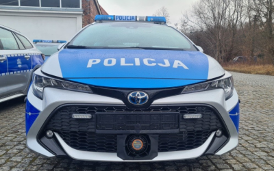 Dolnośląscy policjanci odebrali dzisiaj kluczyki do nowoczesnych, hybrydowych radiowoz&oacute;w