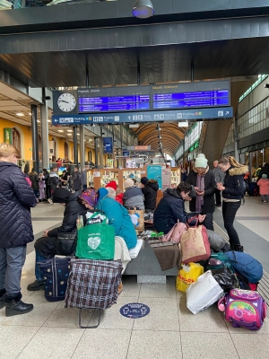 Wolontariusze na wrocławskim dworcu mają pełne ręce pracy - 10