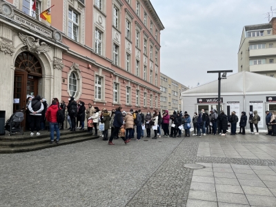 Długie kolejki przed urzędami - Ukraińcy mogą się już starać o numer PESEL
