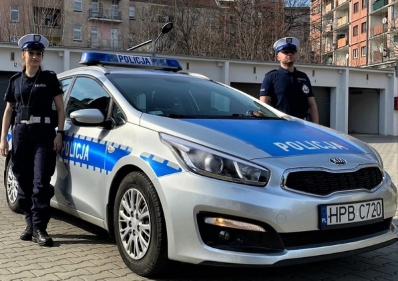 Pomogli wrócić do domu 82-latkowi błądzącemu nocą w okolicy jednego z dworców - Fot: dolnośląska policja