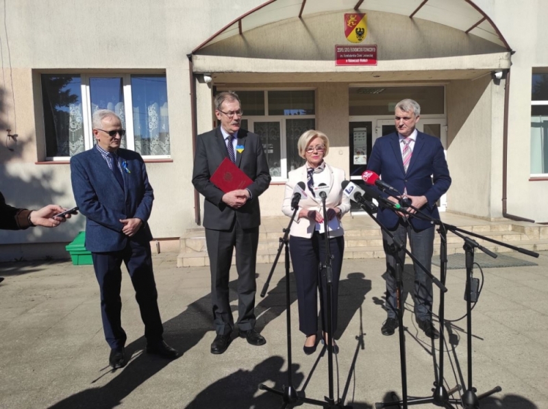 Wiceminister edukacji odwiedziła szkołę w Rakowicach Wielkich - fot. Piotr Słowiński