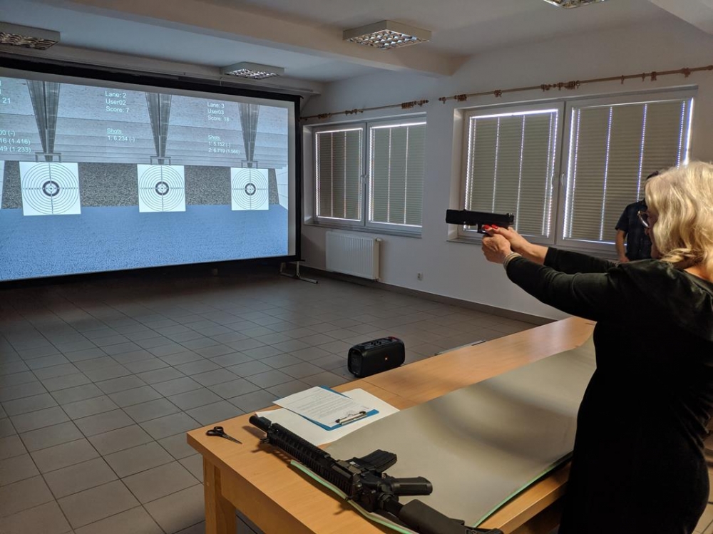W świetlicy wiejskiej w Starej Kamienicy powstała laserowa strzelnica - fot. Piotr Słowiński
