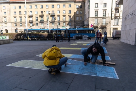 Wrocław: Napis "dzieci" przed Capitolem  - 3