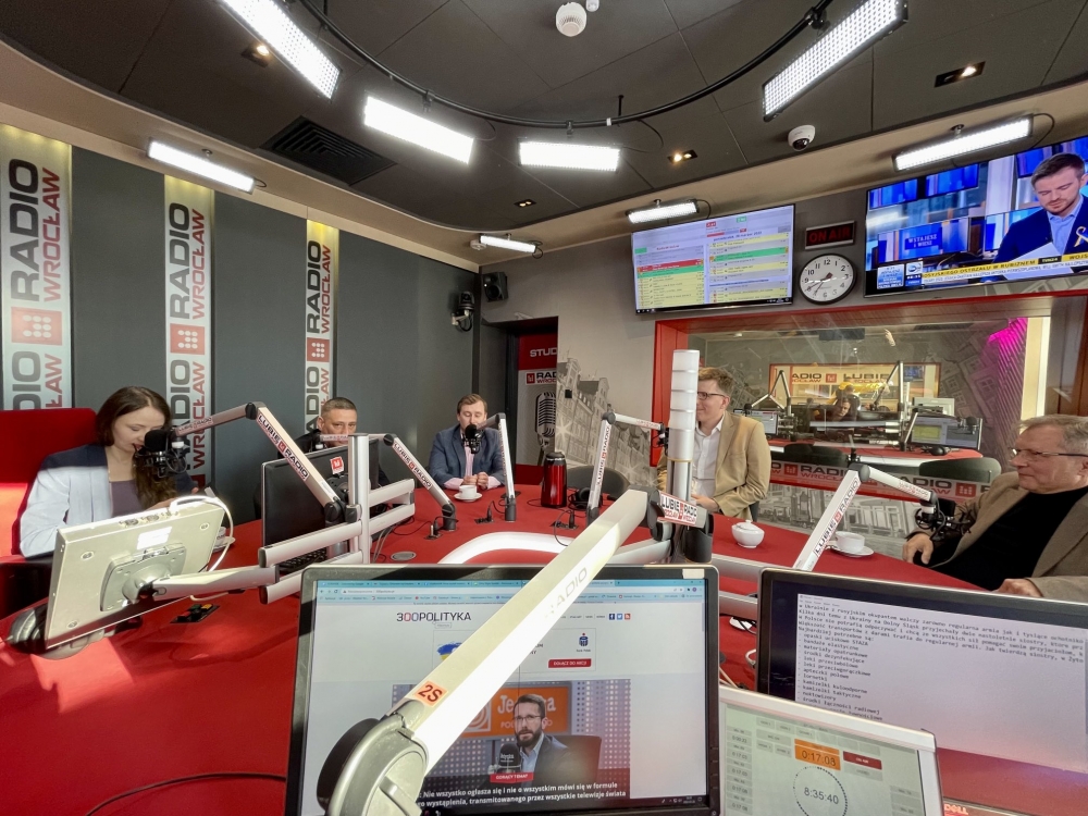 Debata polityczna: Wizyta Joe Bidena, uchodźcy, pieniądze dla Polski - fot. RW