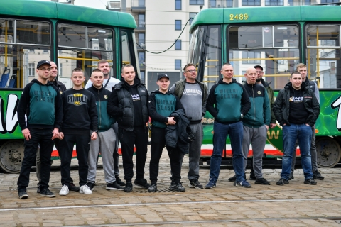 Kibice Śląska Wrocław pomalowali jeden z miejskich tramwajów  - 2