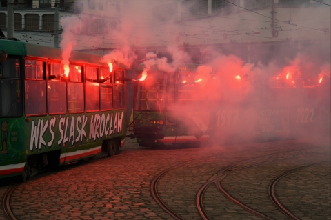Kibice Śląska Wrocław pomalowali jeden z miejskich tramwajów  - 3
