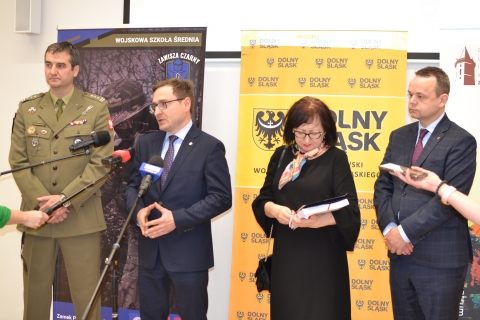 W mundurze od świtu do nocy już po... podstawówce - w Legnicy powstaje średnia szkoła wojskowa - 0