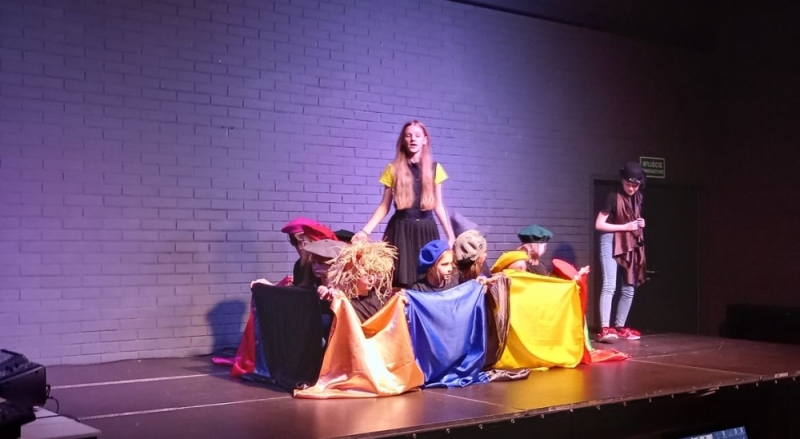 Dziś premiera teatralna w Czarnym Borze. Na scenie aktorzy od 4. do 14. roku życia - foto: B.Szeligowska