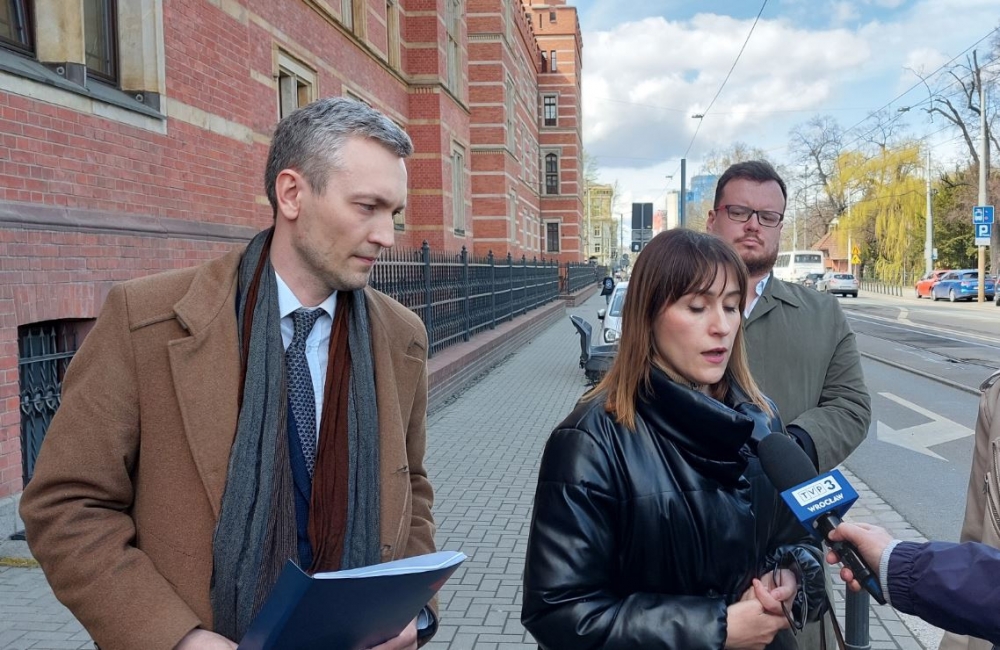 Uchodźcy złożyli we Wrocławiu pozew przeciwko Rosji - fot. Beata Makowska