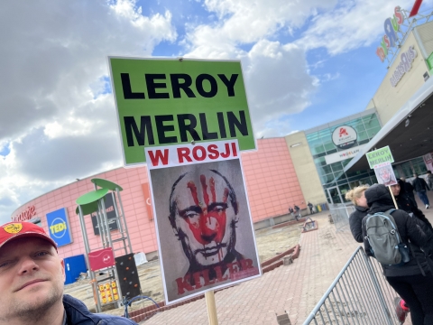 Aktywiści pod marketami, które nie wycofały się z Rosji: "Wchodząc tutaj wspierasz wojnę" - 0