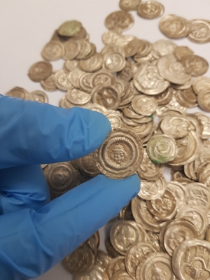 Pies Kajtuś na tropie skarbu. Natrafił na średniowieczne monety [ZDJĘCIA] - 12