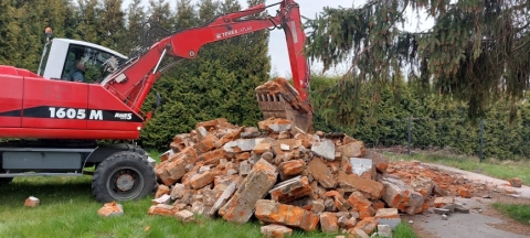 Runął pomnik poświęcony Armii Czerwonej w Garncarsku w gminie Sobótka - 10