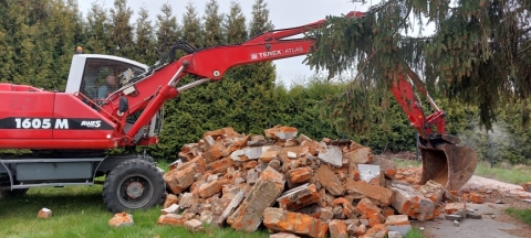 Runął pomnik poświęcony Armii Czerwonej w Garncarsku w gminie Sobótka - 13