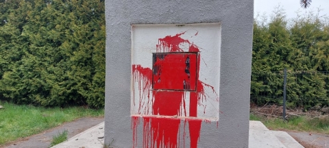 Runął pomnik poświęcony Armii Czerwonej w Garncarsku w gminie Sobótka - 1