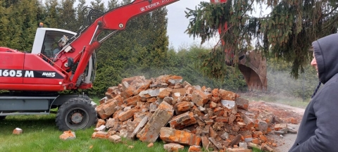 Runął pomnik poświęcony Armii Czerwonej w Garncarsku w gminie Sobótka - 4