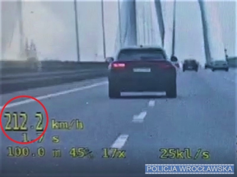 Jechał 212 km/h Autostradową Obwodnicą Wrocławia- zatrzymali go policjanci z drogówki - fot. Policja Wrocław
