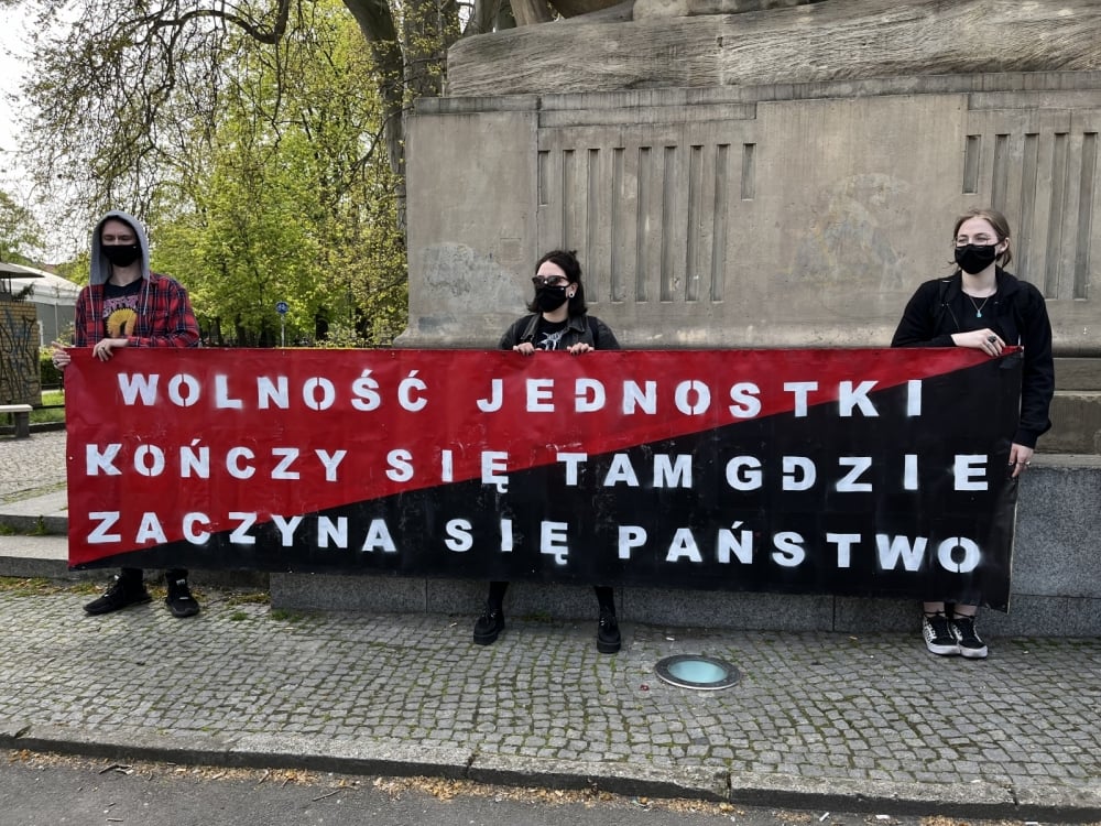 Wrocław: Na placu Jana Pawła II manifestowała Federacja Anarchistyczna - Fot. Joanna Jaros