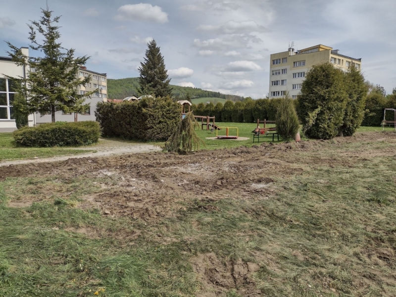 Mieszkańcy Ołdrzychowic Kłodzkich społecznie pomagają odnowić wieś - fot. Piotr Smółka