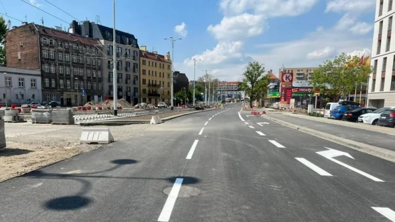 Otwarto część ul. Dmowskiego. Kierowcy dojadą szybciej z Nadodrza na Szczepin - fot. wroclaw.pl