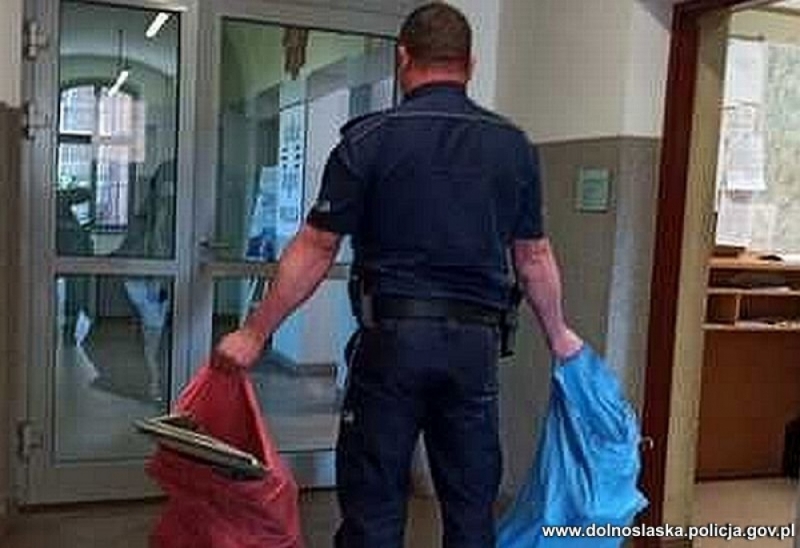 Ukradli parapety z... Oddziału Dziecięcego Szpitala w Nowej Rudzie - fot. Policja