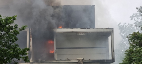 Płoną kontenery przy ul. Bajana - 1 osoba poszkodowana [DUŻO ZDJĘĆ] - 3