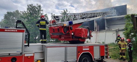 Płoną kontenery przy ul. Bajana - 1 osoba poszkodowana [DUŻO ZDJĘĆ] - 4