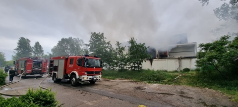 Płoną kontenery przy ul. Bajana - 1 osoba poszkodowana [DUŻO ZDJĘĆ] - 9