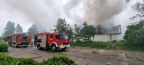Płoną kontenery przy ul. Bajana - 1 osoba poszkodowana [DUŻO ZDJĘĆ] - 10