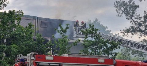 Płoną kontenery przy ul. Bajana - 1 osoba poszkodowana [DUŻO ZDJĘĆ] - 8