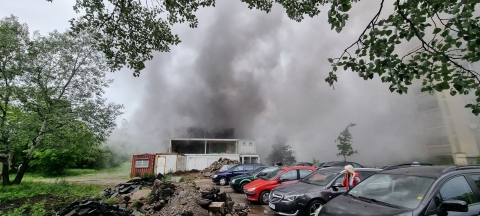 Płoną kontenery przy ul. Bajana - 1 osoba poszkodowana [DUŻO ZDJĘĆ] - 11