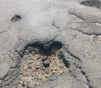 Mieszkańcy powiatu kłodzkiego narzekają na drogi, ale powiat pieniędzy na remonty nie ma