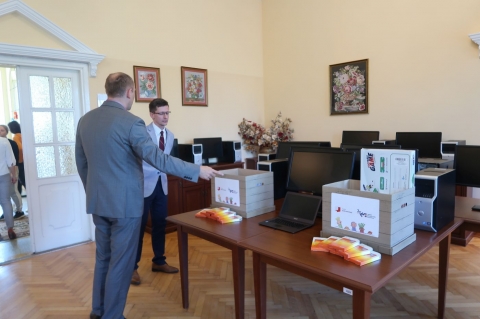 Wyjątkowy prezent z okazji Dnia Dziecka - LSSE przekazała komputery dzieciom z ośrodka w Szklarach - 5